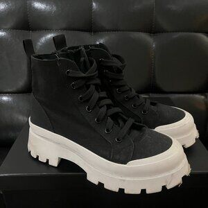STEVE MADDEN Chunky Black Sneaker w Thick Rubber White Sole / Sneaker Boot